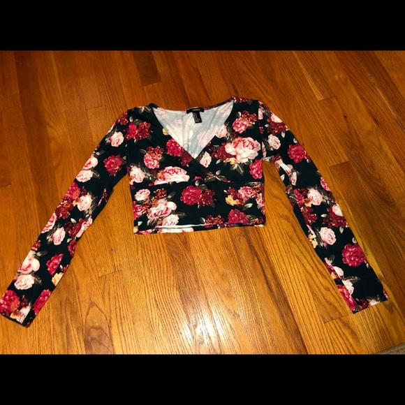 Forever 21 Tops - Forever 21 long-sleeve crop top